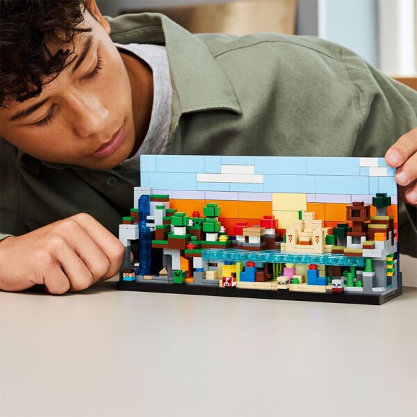 21589_0002_21589_lifestyle_cons_crop.jpg LEGO Minecraft - Mini biomes 21589