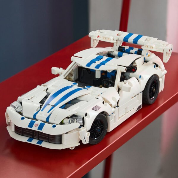 42234_lifestyle_envr_crop_1.jpg LEGO Technic - Voiture de sport Dodge Viper GTS-R 42234
