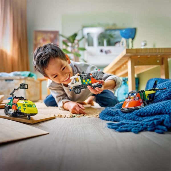60505_we_lifestyle.jpg LEGO City - Avion, camion d’assistance et aéroglisseur modulable 60505