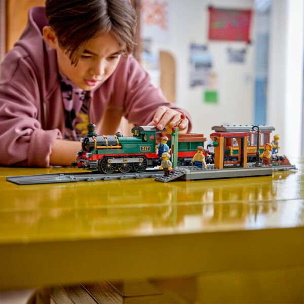 60511_lifestyle_cons_crop.jpg LEGO City - Le train à vapeur rétro 60511