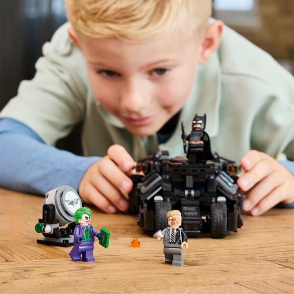 76303_superheroes_1hy25_ecommercemobile_notext_3000x3000_4.jpg LEGO Super Heroes - La Batmobile Tumbler de Batman™ contre Double-Face et Le Joker™ 76303