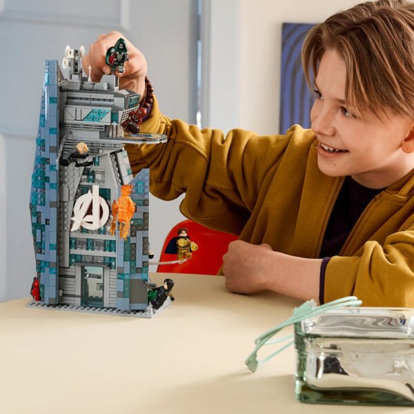 76352_we_ecomframe5.jpg LEGO Super Heroes - Avengers : Doomsday La nouvelle tour des Avengers 76352