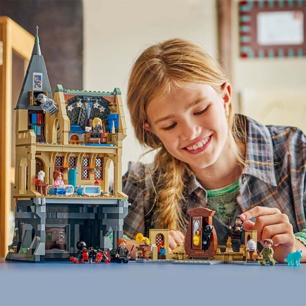 76463_lifestyle_cons_crop.jpg LEGO Harry Potter - Le château de Poudlard : l’infirmerie 76463