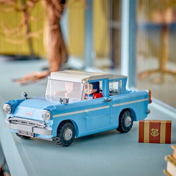 76470_lifestyle_envr_crop.jpg LEGO Harry Potter - La Ford Anglia™ ensorcelée 76470