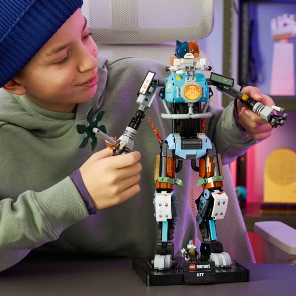 77081_lifestyle_cons_crop.jpg LEGO Fortnite - KIT 77081