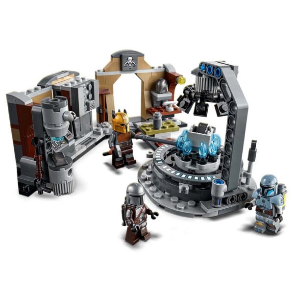 lego_75319_int_4_1.jpg LEGO Star Wars - La forge mandalorienne de l’Armurière 75319
